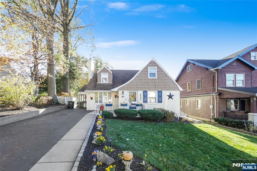 Homes for sale in Rutherford, NJ | 81 Gouverneur Ave, Rutherford, NJ 07070 | MLS# 26027332