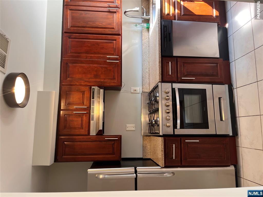 386 Lawton Avenue - Photo 5