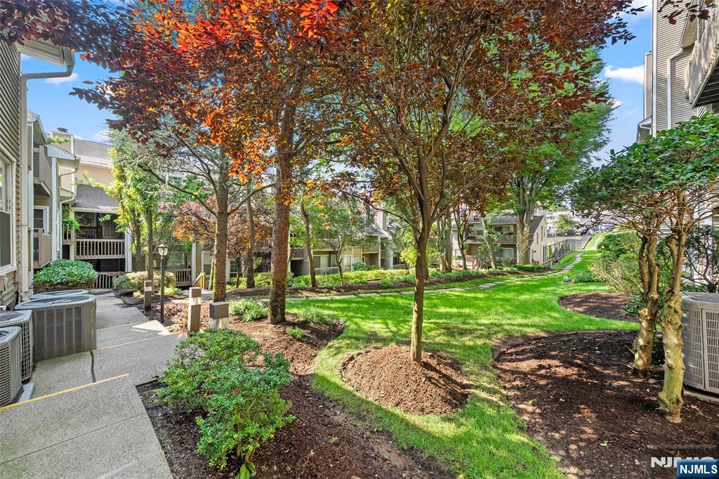 Photo 2 of Condo for sale at 531 Windsor Dr, Palisades Park, NJ 07650 | MLS# 26027353 | Listing updated on 2026-09-16
