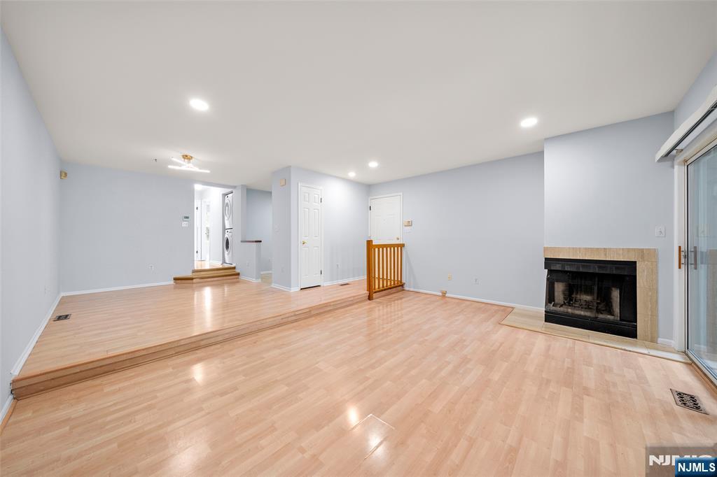 531 Windsor Dr, Palisades Park, NJ 07650