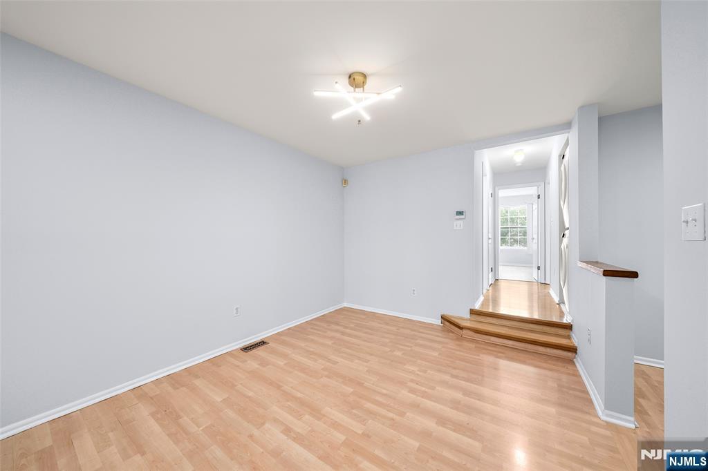 531 Windsor Dr, Palisades Park, NJ 07650