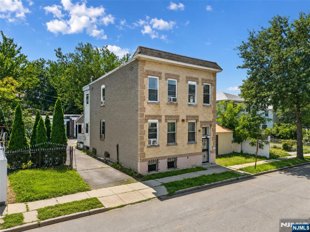 89 Tremont Avenue - Photo 2