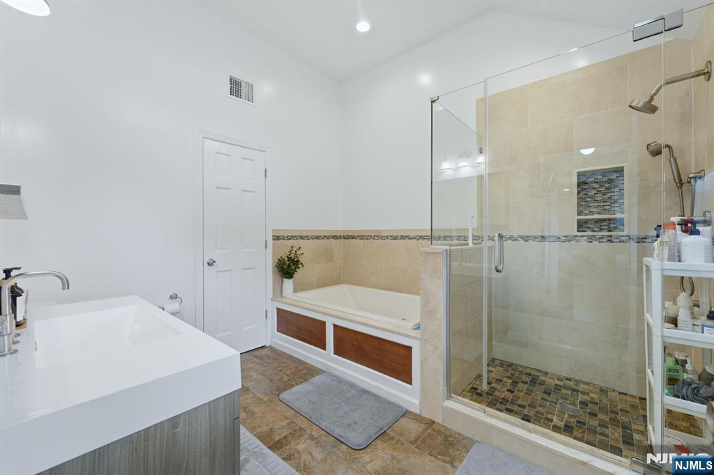 102 Mortimer Avenue