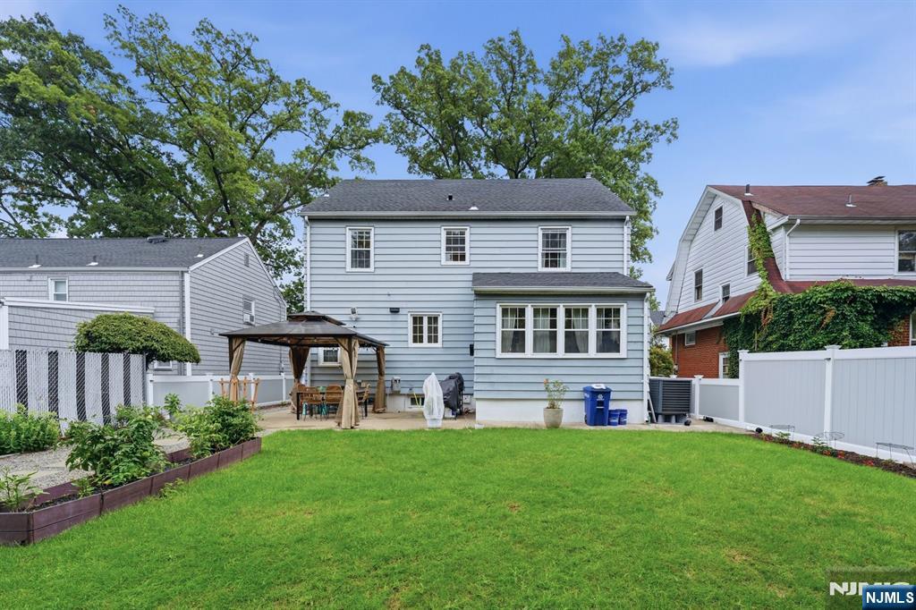 102 Mortimer Avenue
