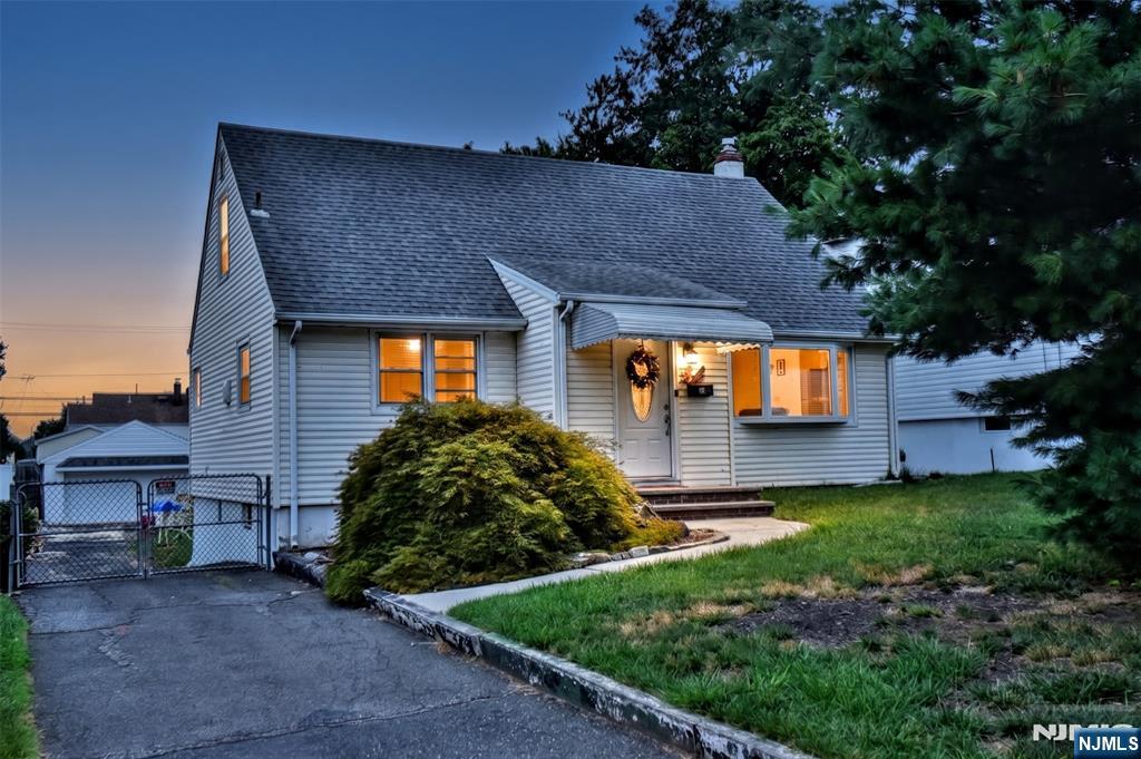 132 Charlton Avenue - Photo 1