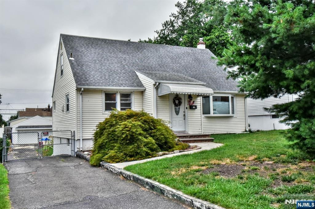 132 Charlton Avenue - Photo 2