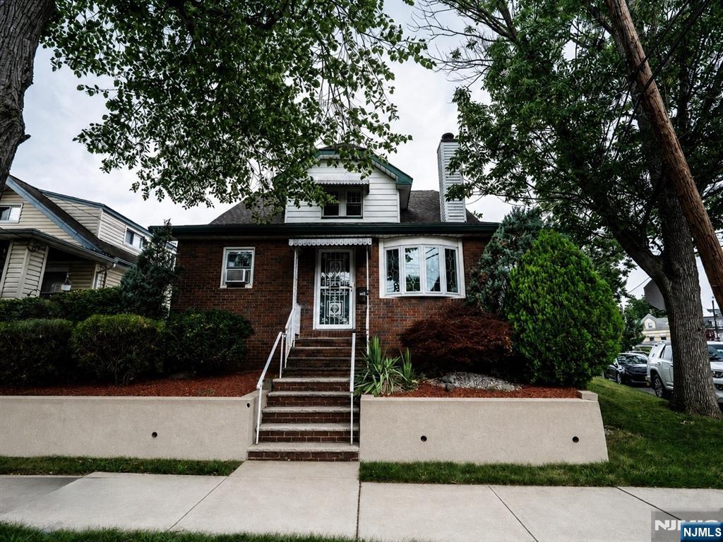 220 Clinton Avenue - Photo 2