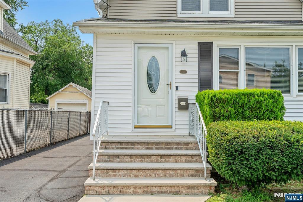 204 Tontine Ave, Lyndhurst, NJ 07071