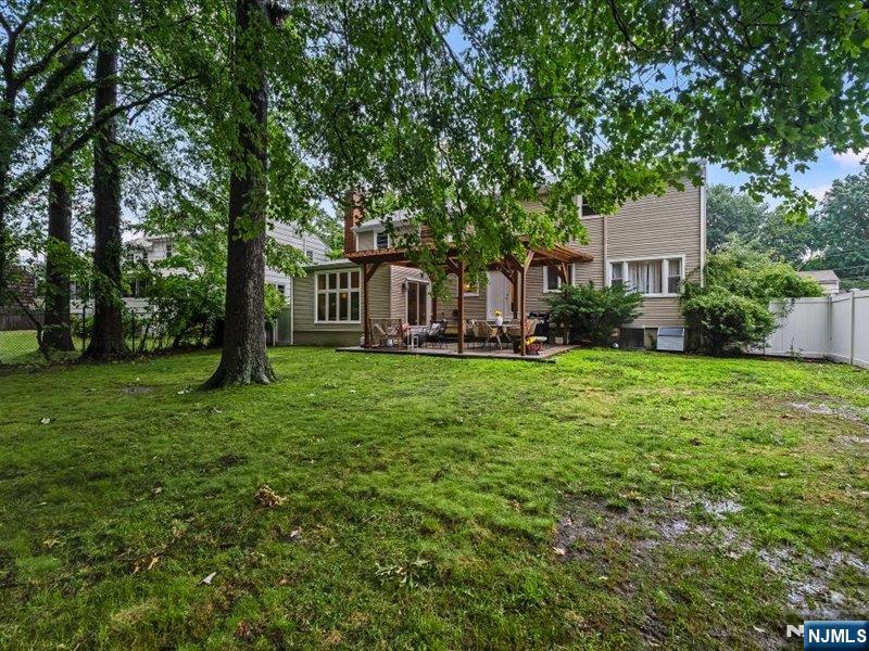 372 Mckinley Blvd, Paramus, NJ 07652