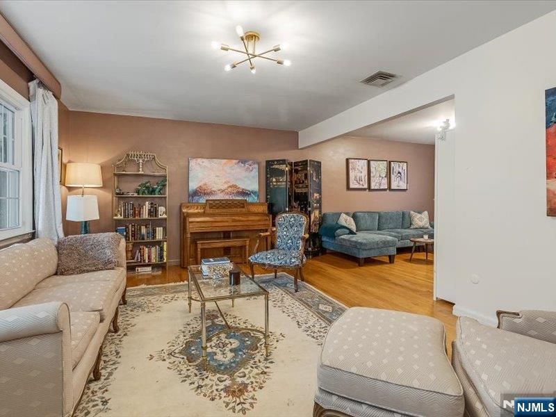 372 McKinley Boulevard - Photo 5