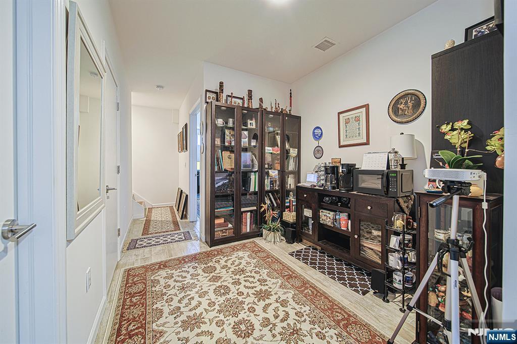 419 Stillwell — photo 26
