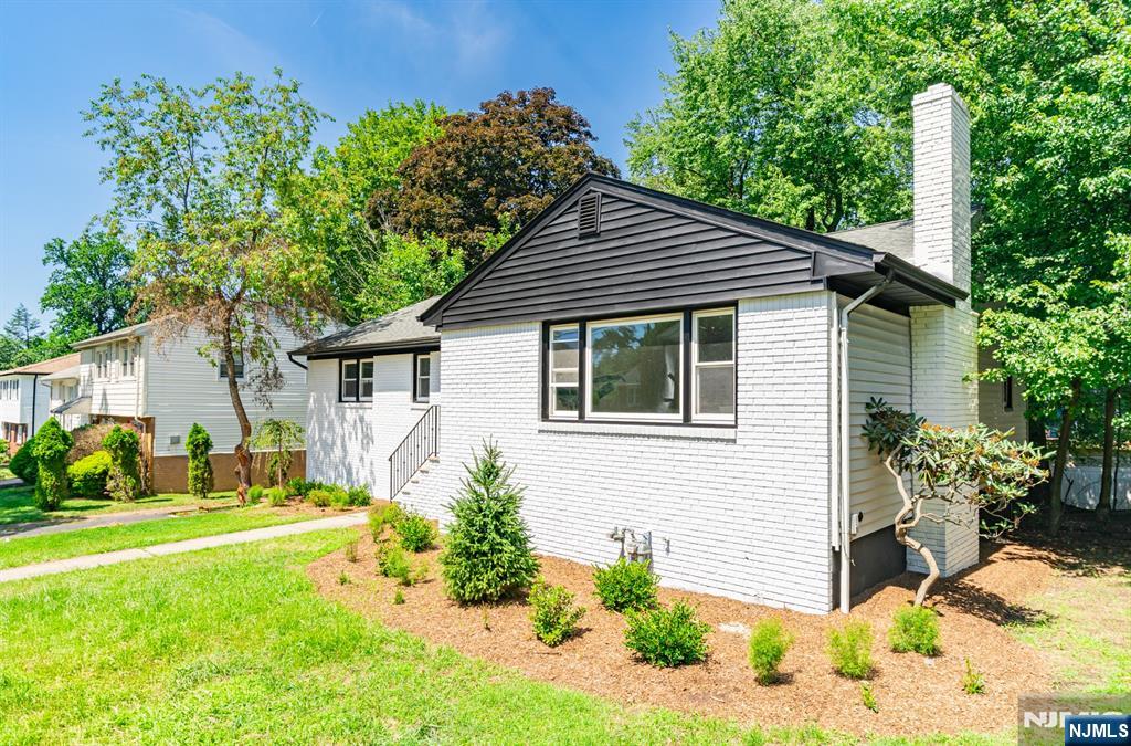 29 Woodhull Avenue - Photo 3