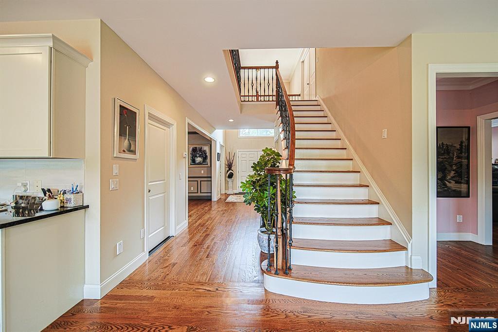 290 McCloud Drive - Photo 5