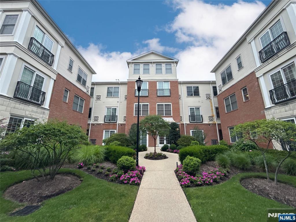 1210 The Plaza - Photo 1