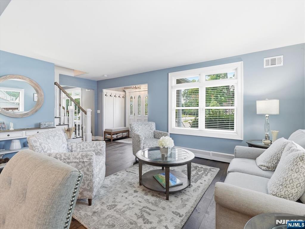 42 Winslow Ter, Fair Lawn, NJ 07410