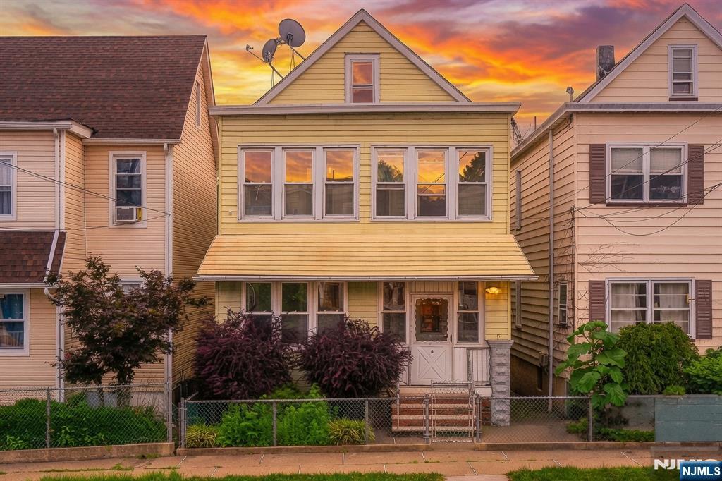 9 Cambridge Avenue - Photo 1