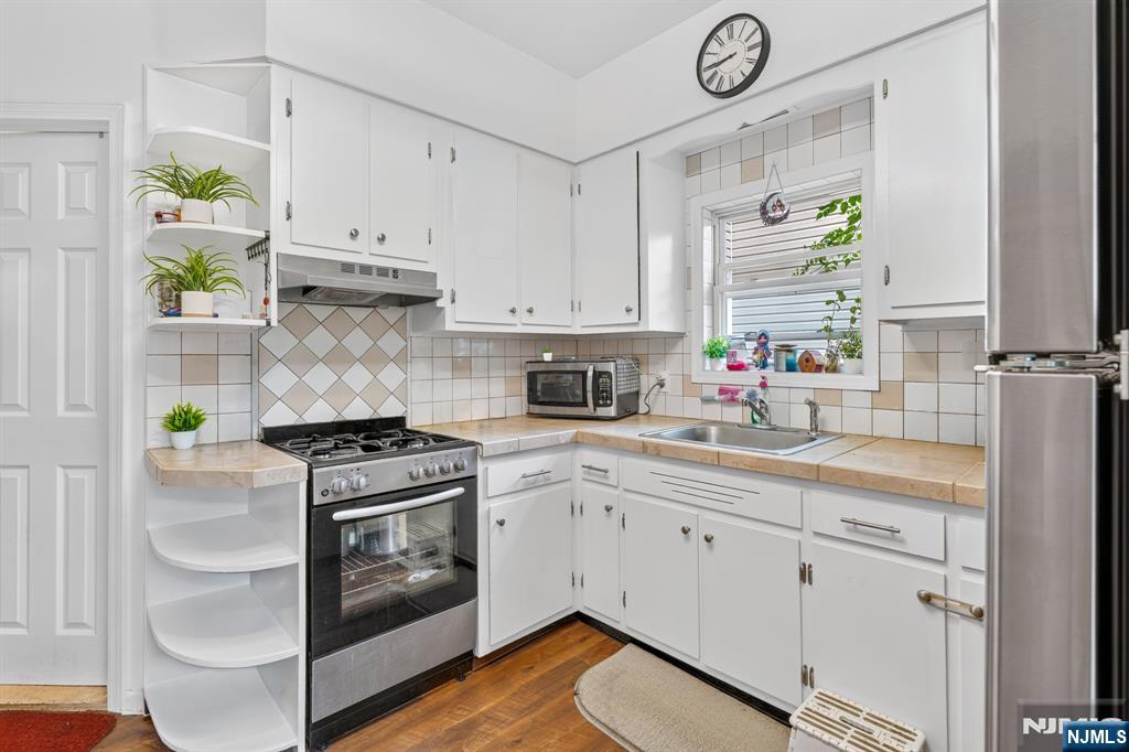 9 Cambridge Avenue - Photo 2