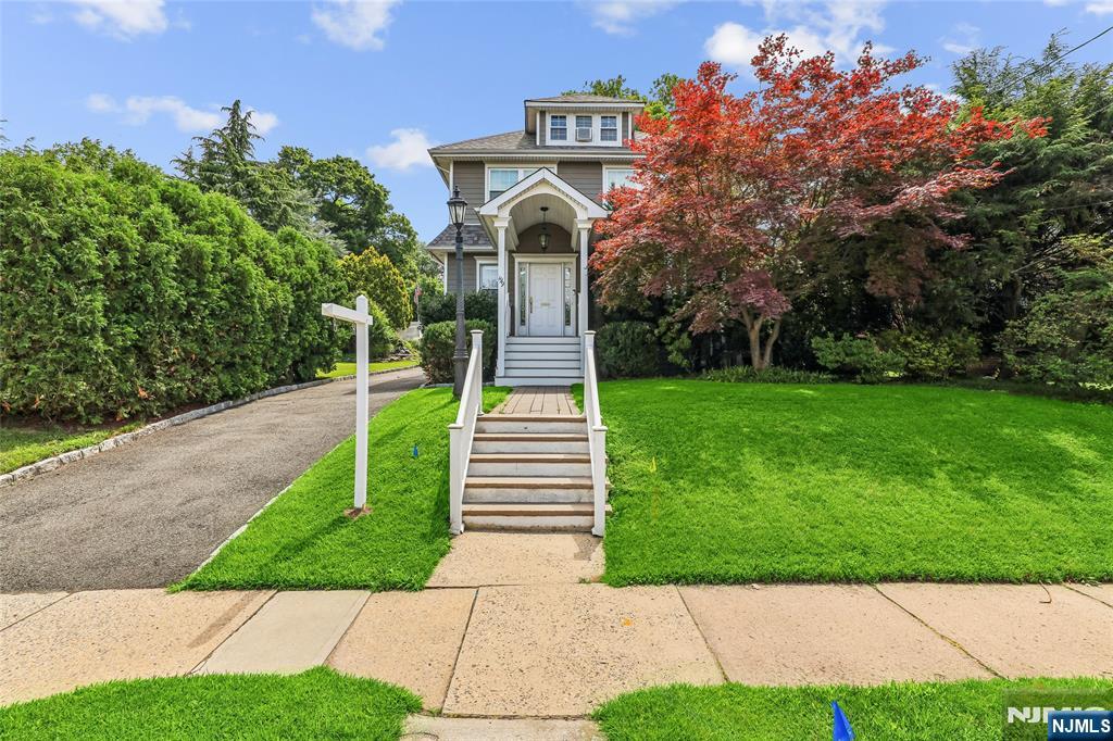 199 Larch Ave, Teaneck, NJ 07666