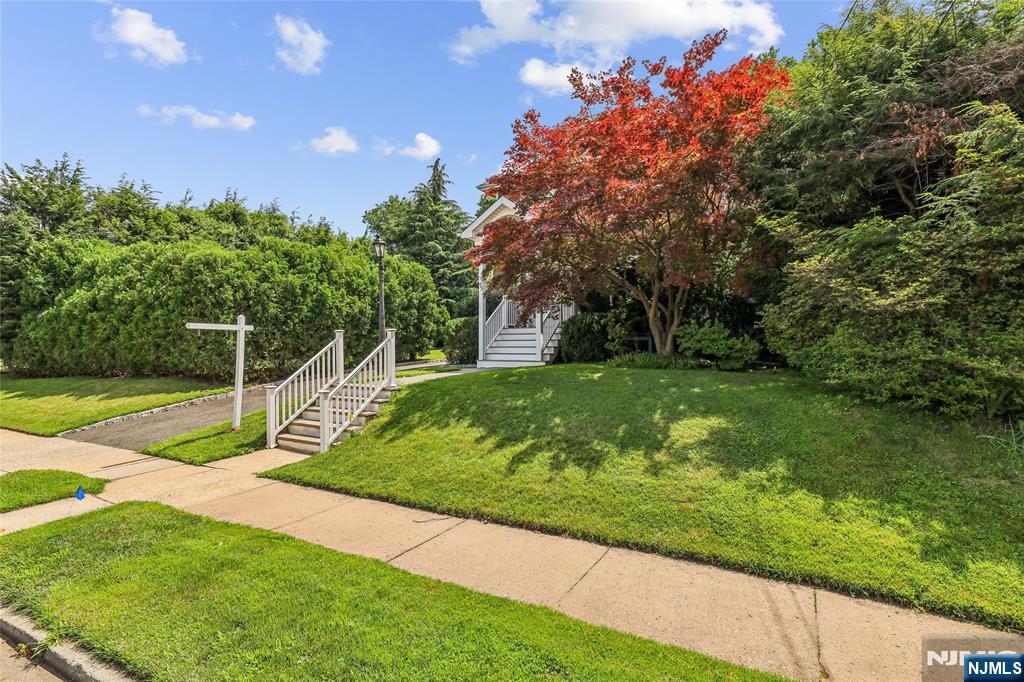 199 Larch Ave, Teaneck, NJ 07666