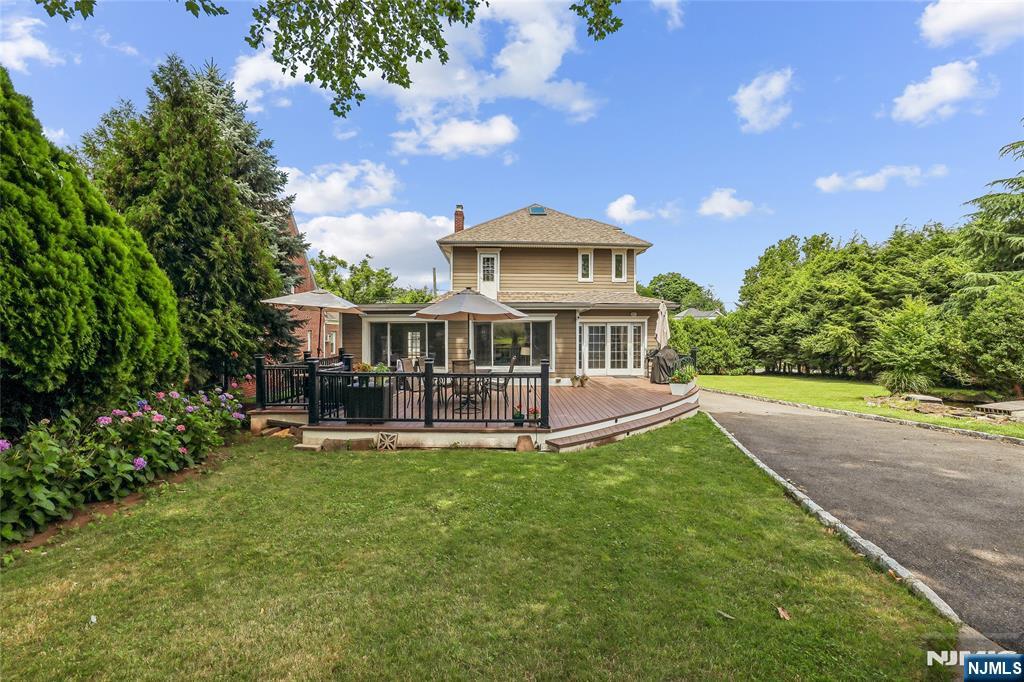 199 Larch Ave, Teaneck, NJ 07666