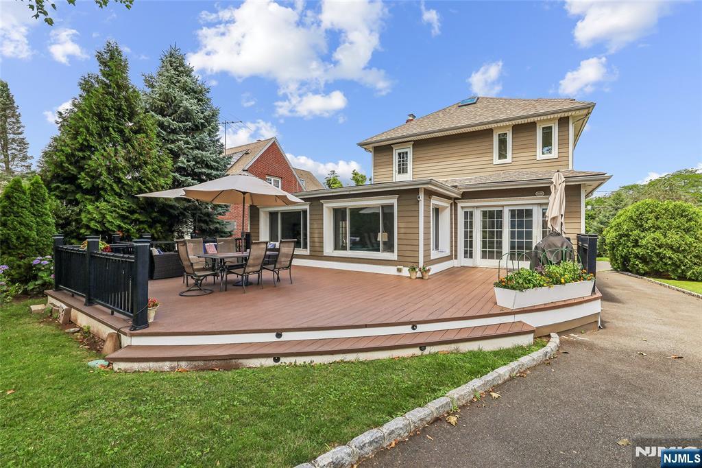 199 Larch Ave, Teaneck, NJ 07666