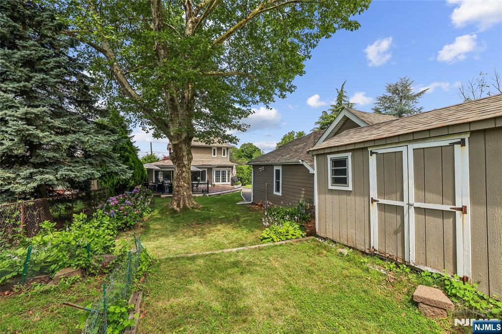 199 Larch Ave, Teaneck, NJ 07666