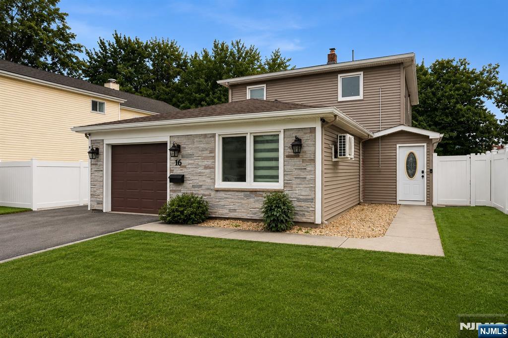 16 Adrian Street - Photo 2