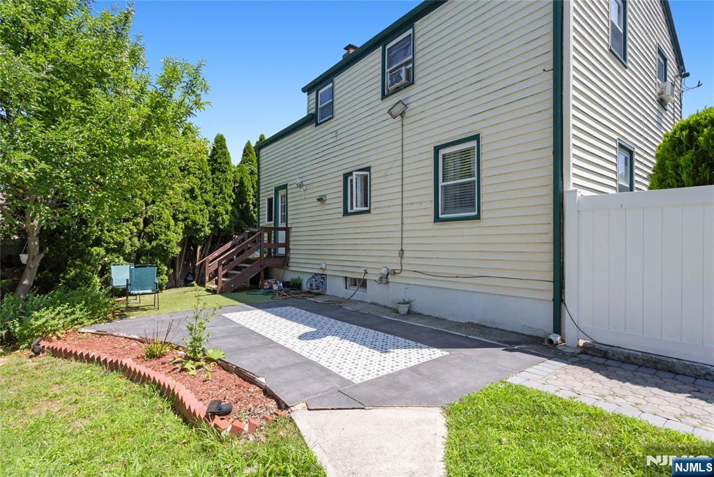 520 Washington Ave, Dumont, NJ 07628