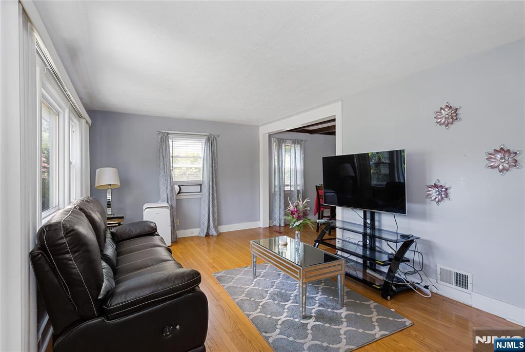 520 Washington Ave, Dumont, NJ 07628