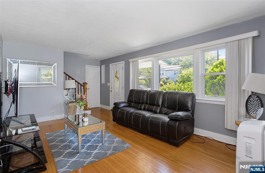 520 Washington Ave, Dumont, NJ 07628