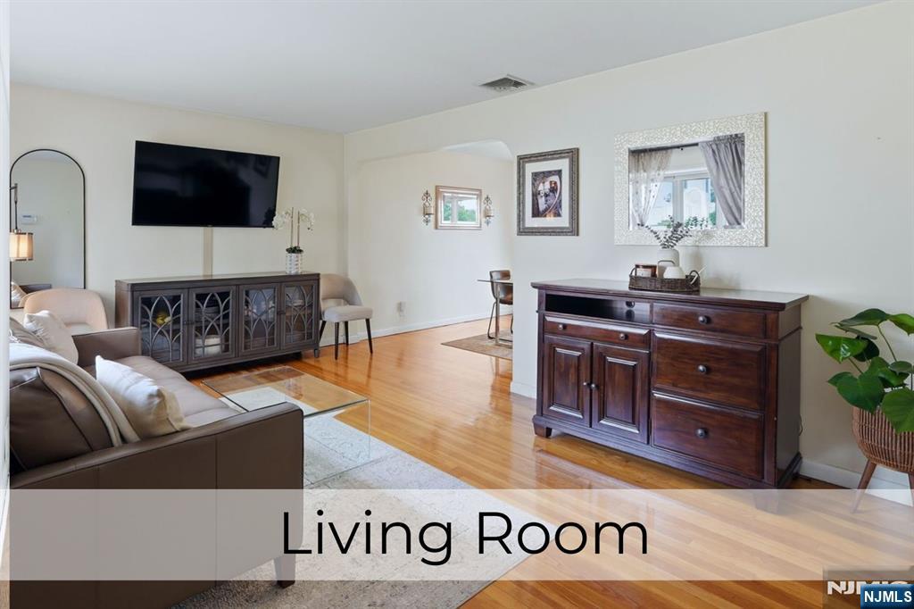 387 Hickory St, Twp Of Washington, NJ 07676