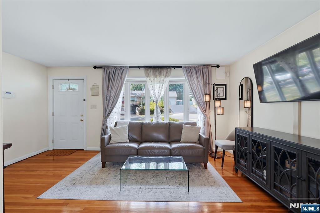387 Hickory St, Twp Of Washington, NJ 07676