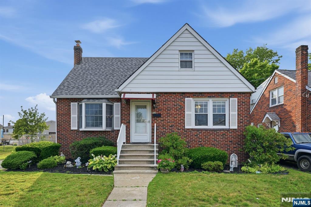 653 7th Street - Photo 4