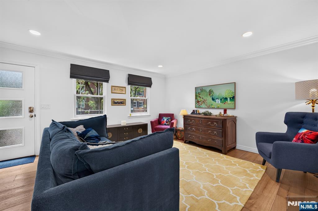 304 9th Street - Photo 3