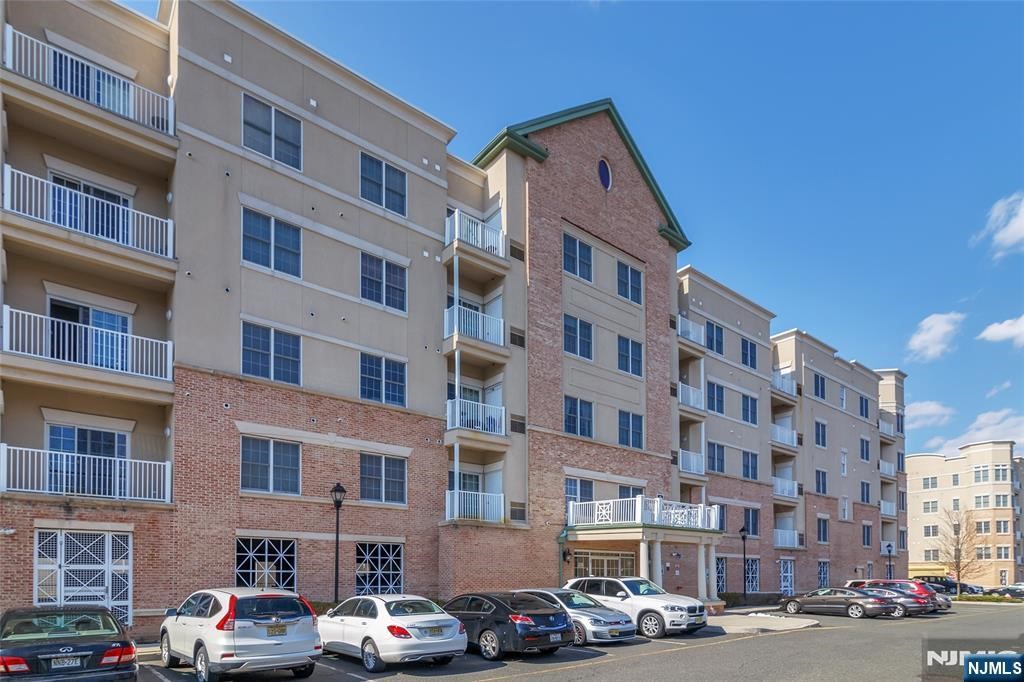 3203 Windsor Park Ct #203, Englewood, NJ 07631
