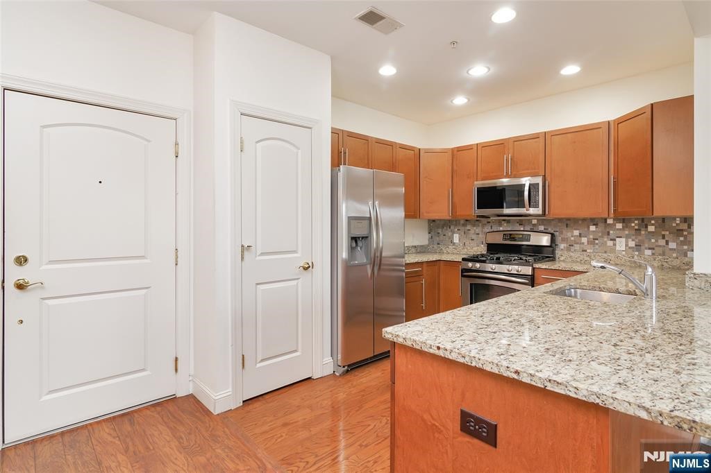 3203 Windsor Park Ct #203, Englewood, NJ 07631