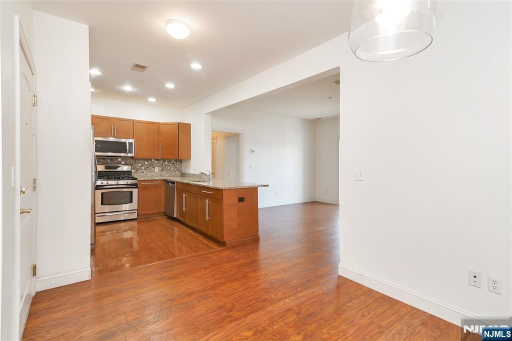3203 Windsor Park Ct #203, Englewood, NJ 07631
