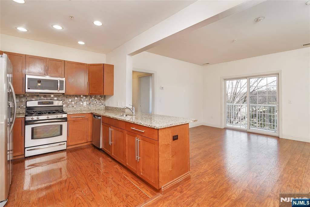 3203 Windsor Park Ct #203, Englewood, NJ 07631