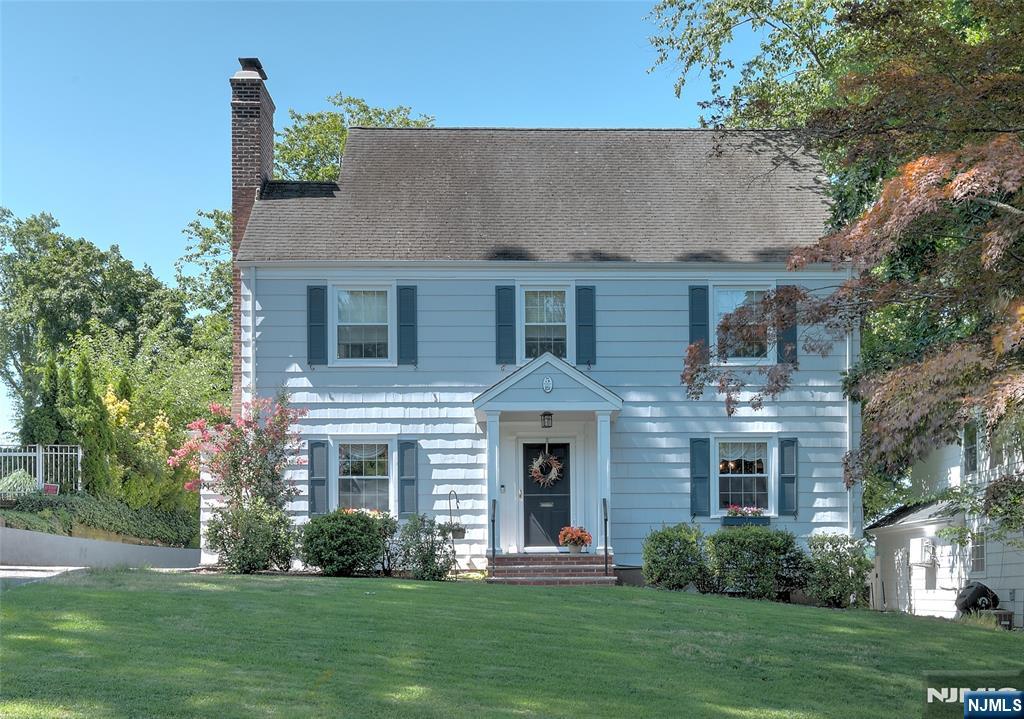 1st image of 5 Birdseye Gln, Verona, NJ 07044 | MLS# 26027540