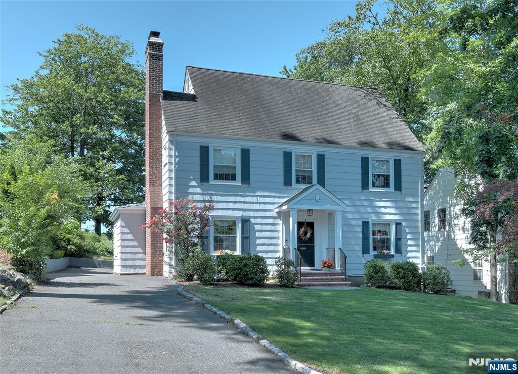 2nd image of 5 Birdseye Gln, Verona, NJ 07044 | MLS# 26027540