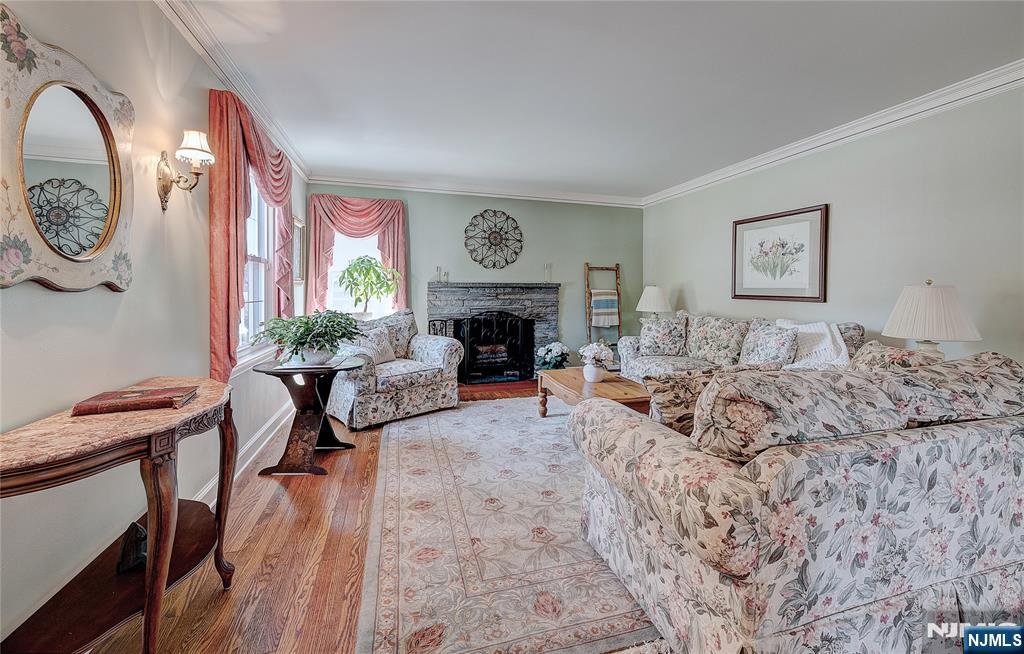 4th image of 5 Birdseye Gln, Verona, NJ 07044 | MLS# 26027540