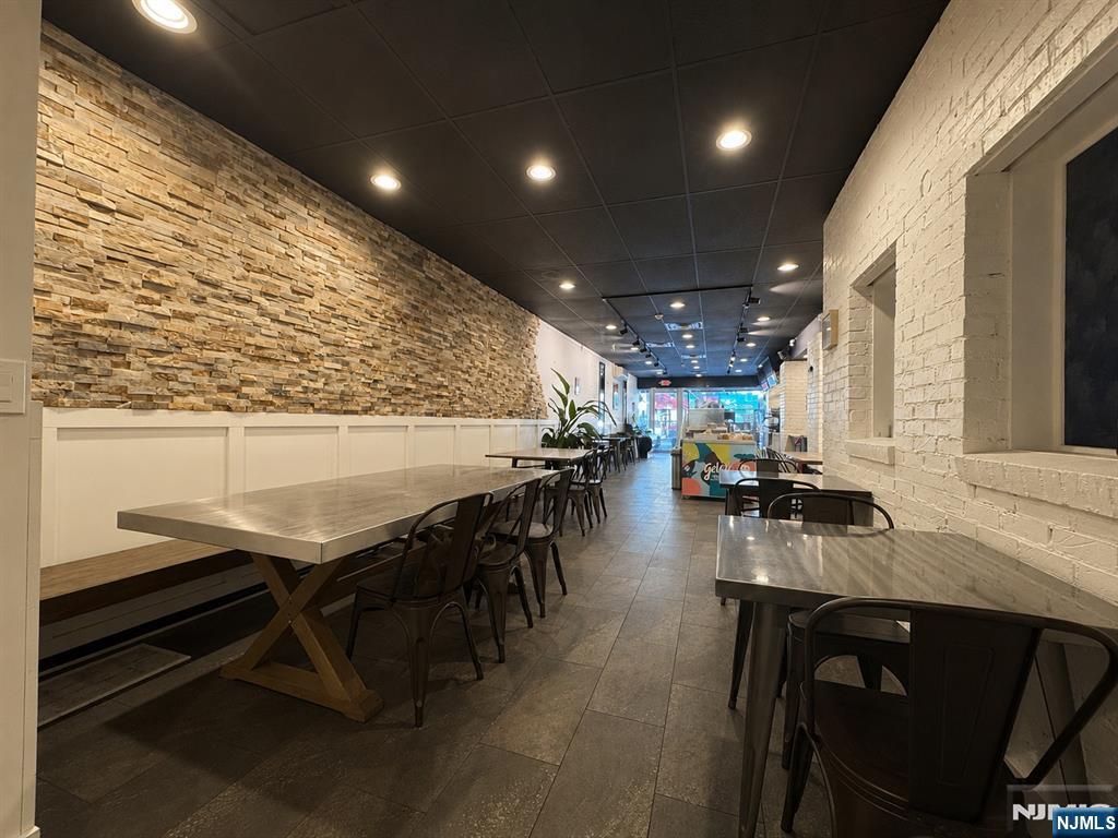 332 Broad Ave, Leonia, NJ 07605