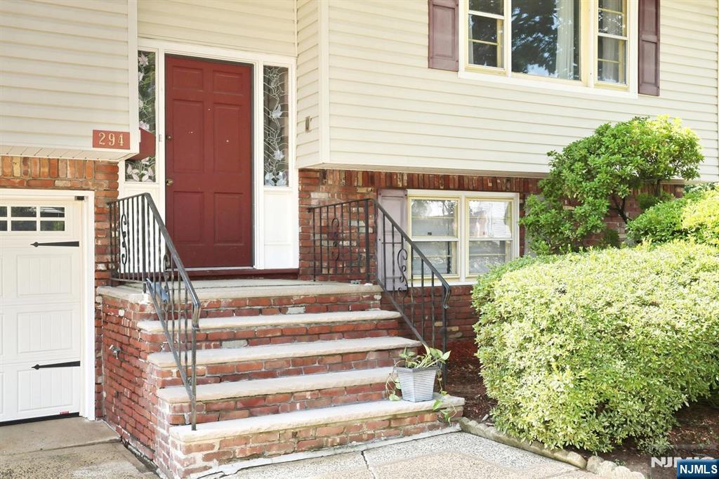 294 Kastler Ct, New Milford, NJ 07646