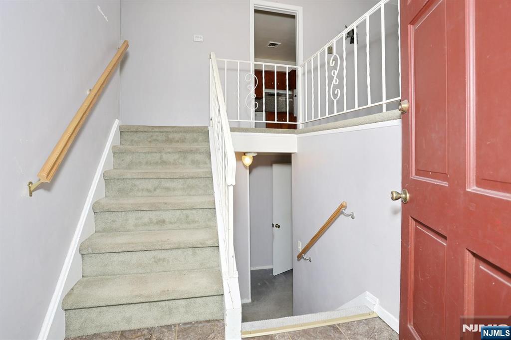 294 Kastler Ct, New Milford, NJ 07646