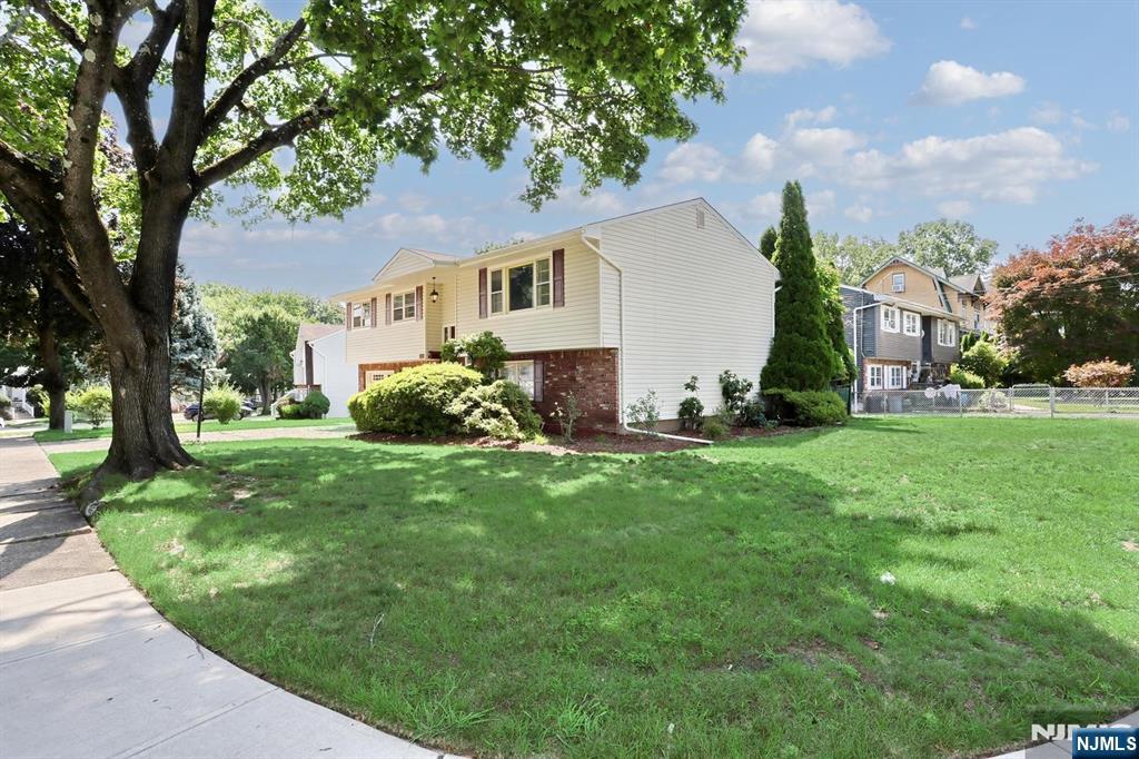 294 Kastler Ct, New Milford, NJ 07646