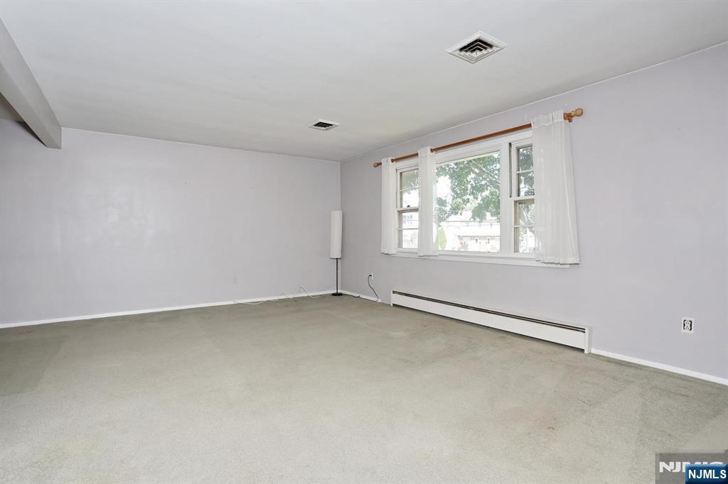 294 Kastler Ct, New Milford, NJ 07646