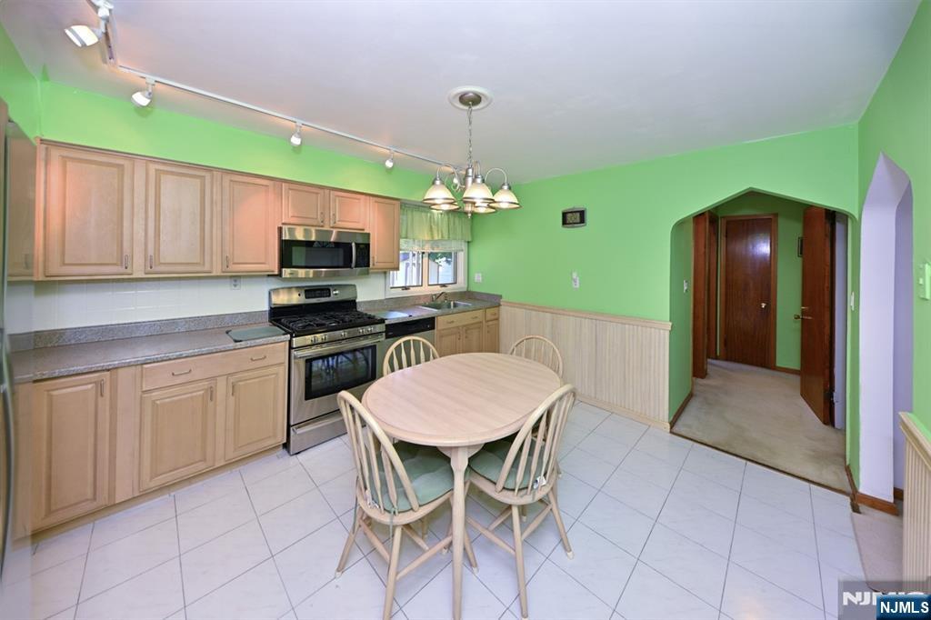 143 Greenwood Avenue - Photo 5