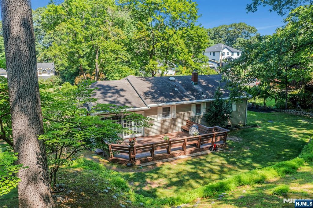 21 Hickory Dr, Oakland, NJ 07436