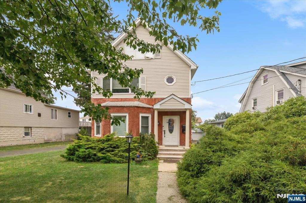 715 5TH ST 5th Street - Photo 1