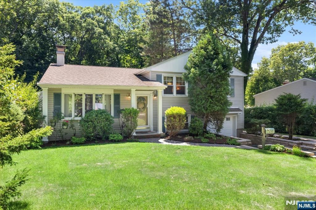 85 Page Dr, Oakland, NJ 07436